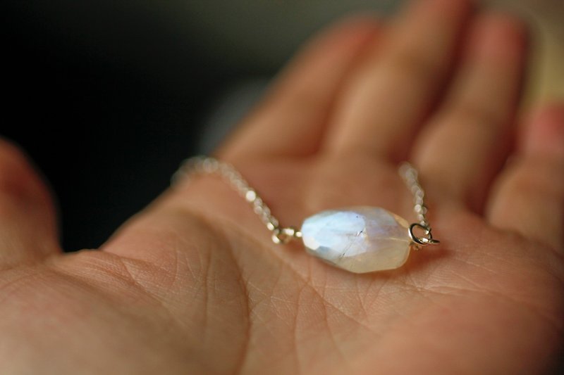 Simple ultra-through the ice kind of blue moon stone bracelet*solitary* - Bracelets - Gemstone Transparent