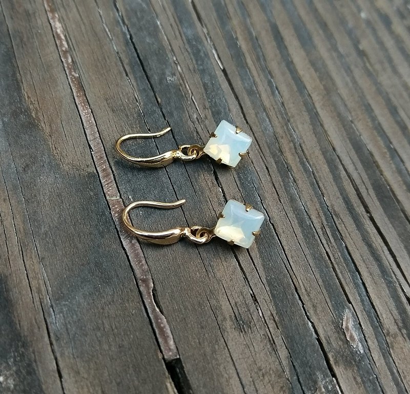 Opal Glass Earrings - ต่างหู - โลหะ ขาว