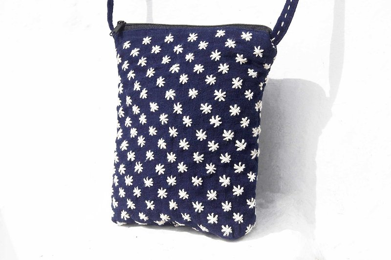 Birthday gift Mother's Day gift limited one hand-stitched cotton side backpack/embroidered cross-body bag/hand-embroidered shoulder bag/hand-stitched indigo bag/indigo mobile phone bag-蓝染indigo starry sky star - กระเป๋าแมสเซนเจอร์ - ผ้าฝ้าย/ผ้าลินิน สีน้ำเงิน