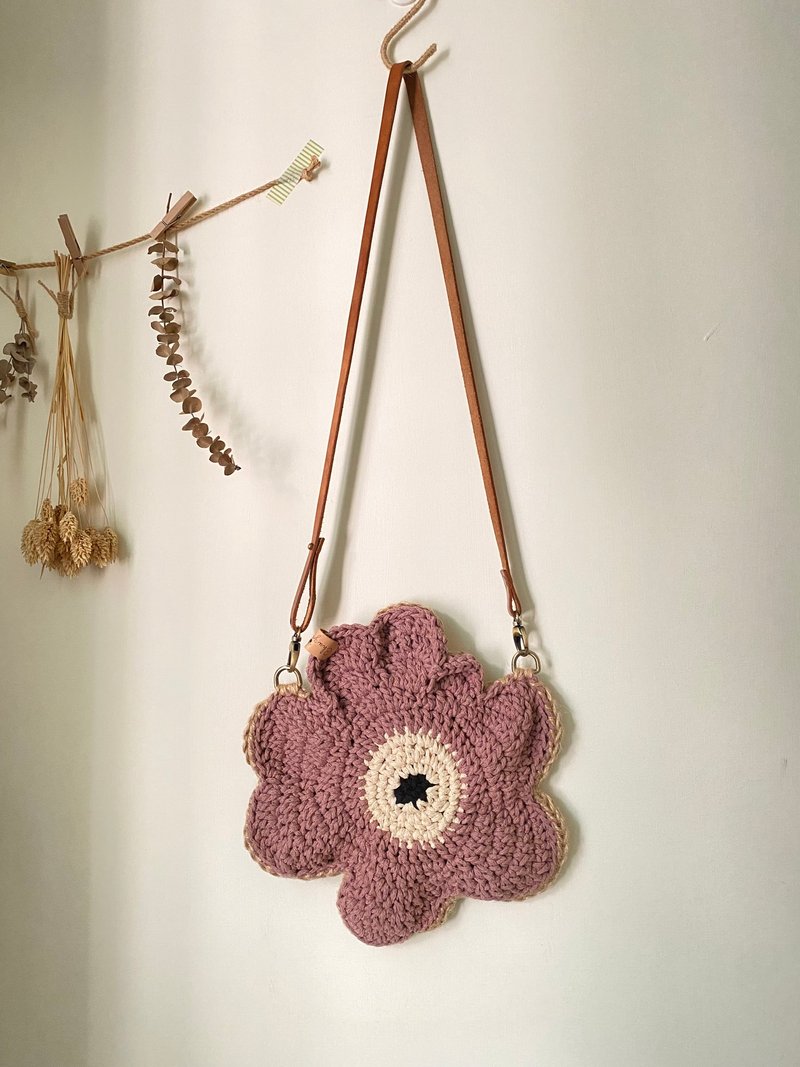 Woven floral two-tone cross-body bag - กระเป๋าแมสเซนเจอร์ - ผ้าฝ้าย/ผ้าลินิน สีม่วง