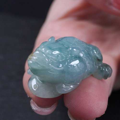 瓔珞翡翠 【招財神獸】冰飄藍花翡翠三腳蟾蜍擺飾 | 天然緬甸玉翡翠A貨