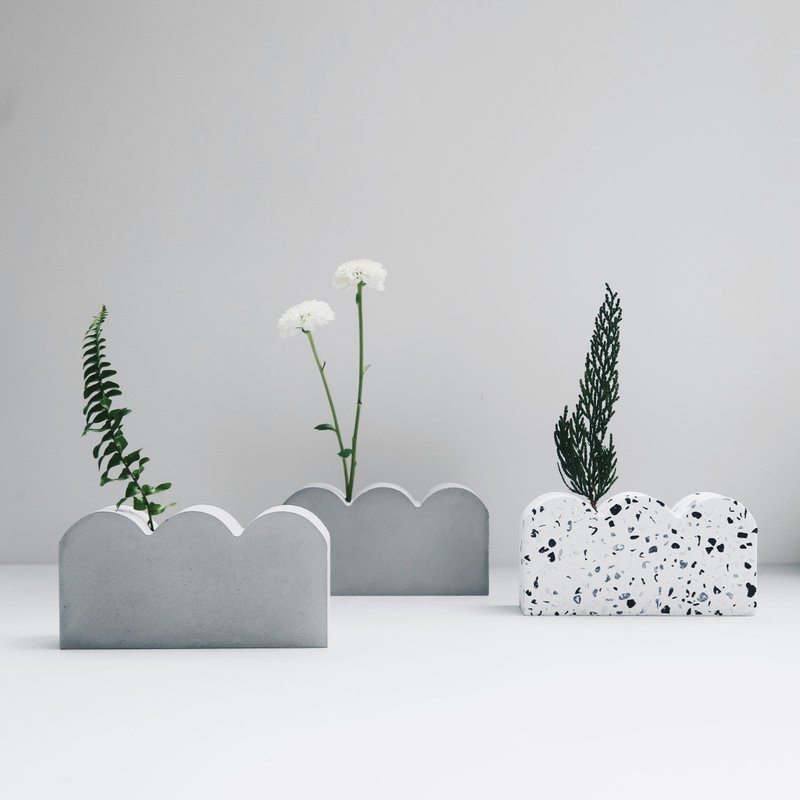 MOUNTAIN Concrete vase / Diffuser stone / Incense holder - เซรามิก - ปูน สีเทา