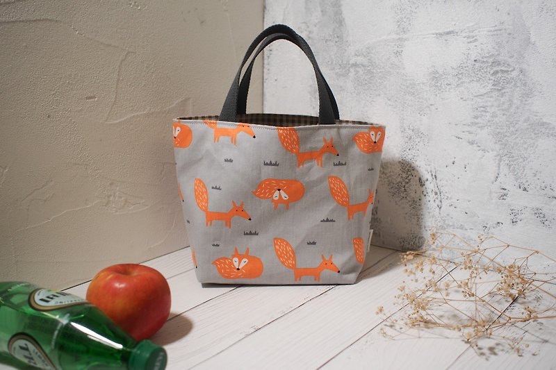 House wine series lunch bag / tote bag / limited edition handmade bag / snow fox / pre-order - Handbags & Totes - Cotton & Hemp Gray