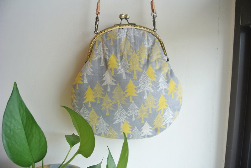 Glimmering Forest / Mouth gold bag / Carry bag / packet / side backpack / Christmas gift / exchange gifts - Messenger Bags & Sling Bags - Cotton & Hemp Yellow