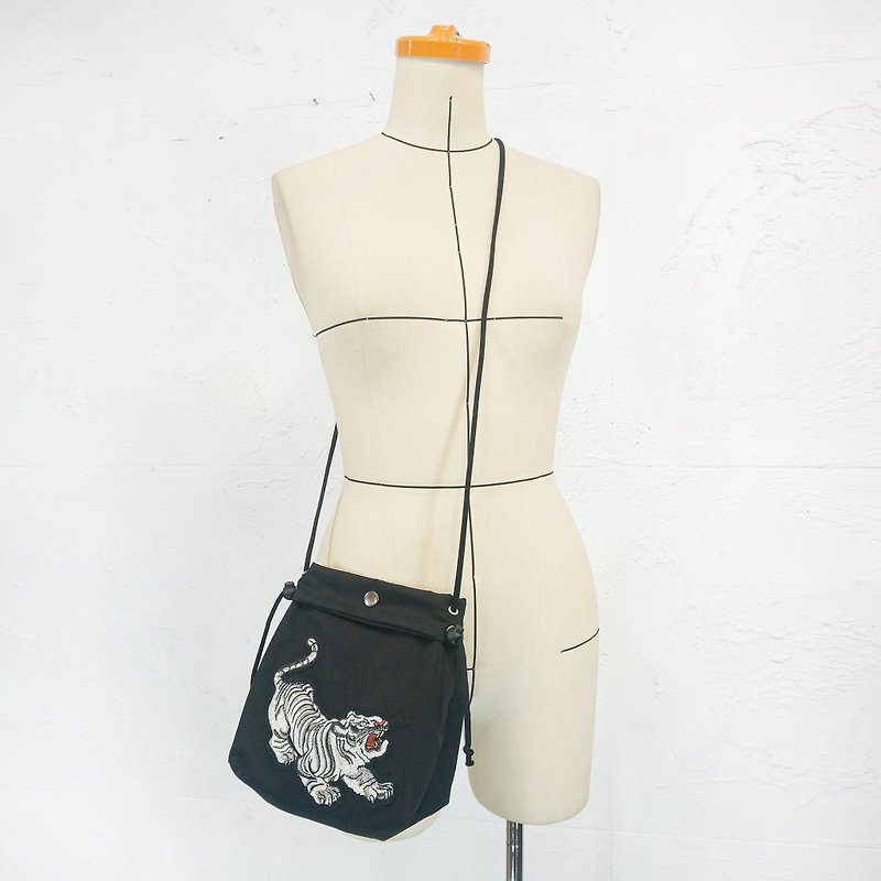 Aman No.24 Embroidered Bag Series Little Tiger - Messenger Bags & Sling Bags - Other Materials 