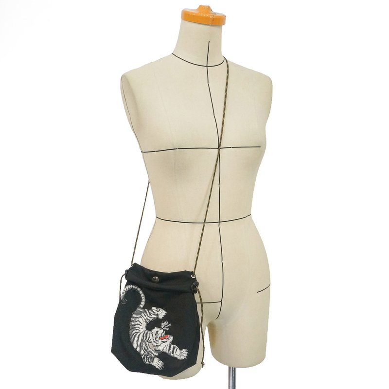 Aman No.24 刺繡包系列 小老虎 - 側背包/斜背包 - 其他材質 