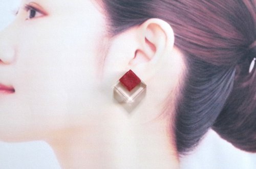 マルニ 17AW フラワーモチーフ付きレジンダブルサークルピアス