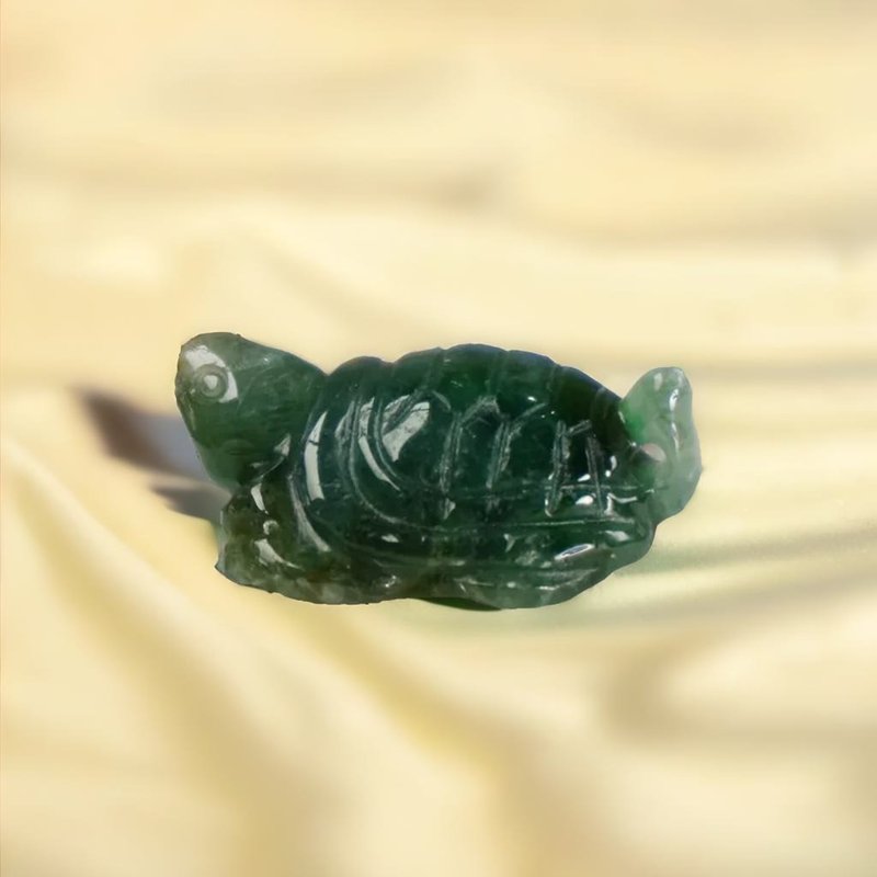 【吉祥‧長壽】冰種綠飄花翡翠烏龜擺飾 |天然緬甸玉翡翠A貨|送禮 - 其他 - 玉石 綠色