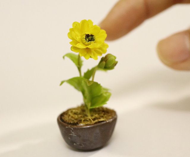 Yellow Gerbera Clay Flower Dollhouse Miniature Handmade Collectible Garden 