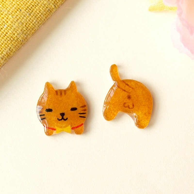 ニャーオリジナルの手作りの茶色のぶち猫と猫のお尻のイヤリングのペア-クリップオン - ピアス・イヤリング - プラスチック ブラウン