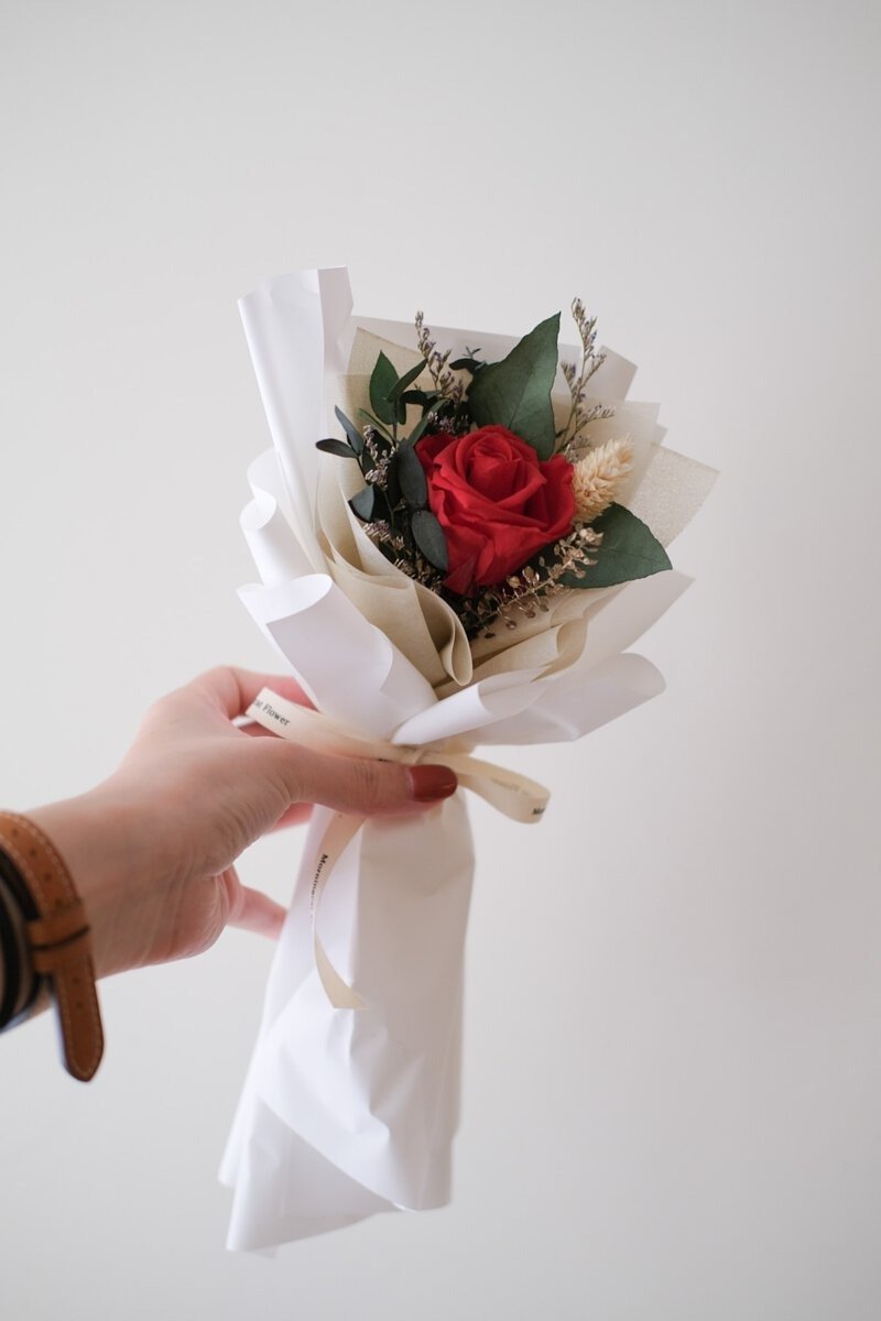 Single bouquet of red everlasting roses - Dried Flowers & Bouquets - Plants & Flowers 