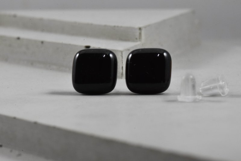 琉璃耳環-Pantone Black - 耳環/耳夾 - 玻璃 黑色