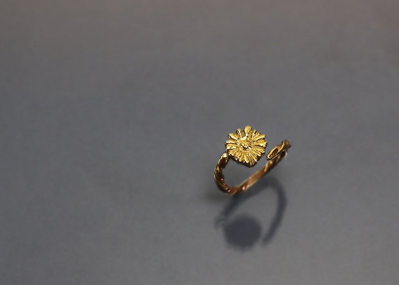 花系列-太陽花開口黃銅戒 - 戒指 - 銅/黃銅 綠色