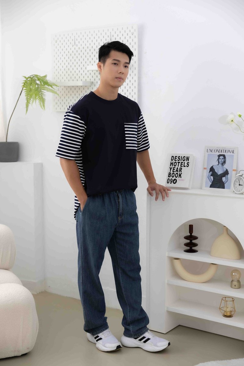 條紋口袋短袖上衣 深藍底白條紋 - 男 T 恤 - 其他材質 白色