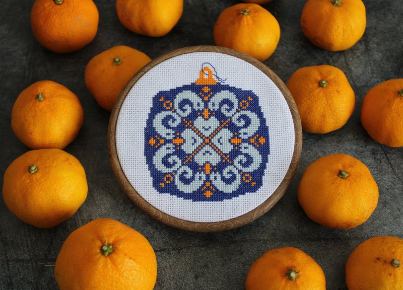 Cross stitch pattern / Christmas ornament / Christmas ball / Christmas gift DIY - Logo 設計/圖案設計 - 其他材質 