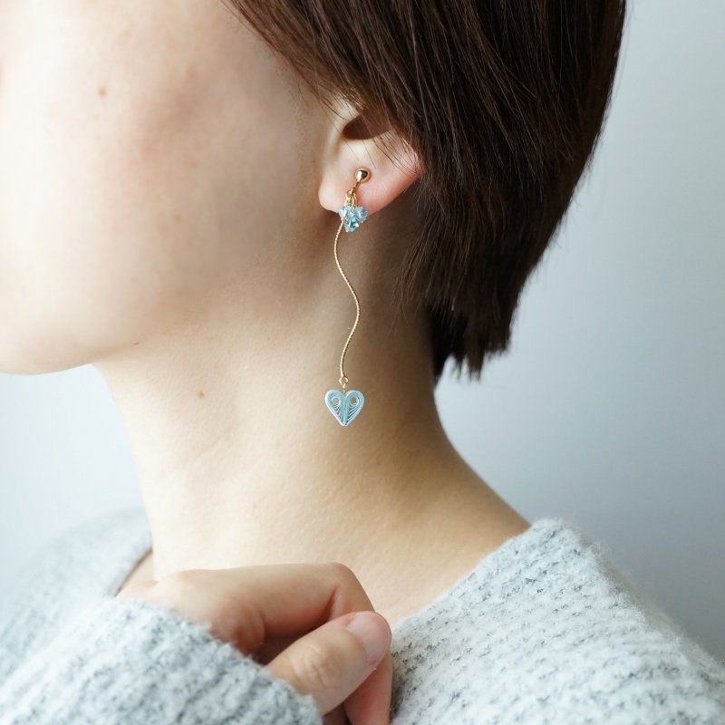 Heart Long Dangle Earrings / Light weight Paper Jewelry - ต่างหู - กระดาษ สีน้ำเงิน