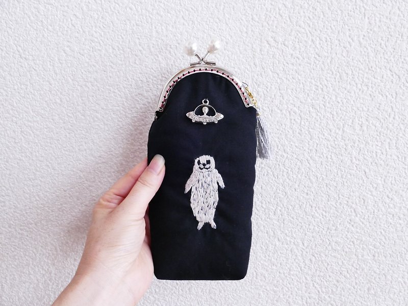 Embroidery pen case In the UFO sea with a seal and a seal - กล่องดินสอ/ถุงดินสอ - ผ้าฝ้าย/ผ้าลินิน สีดำ