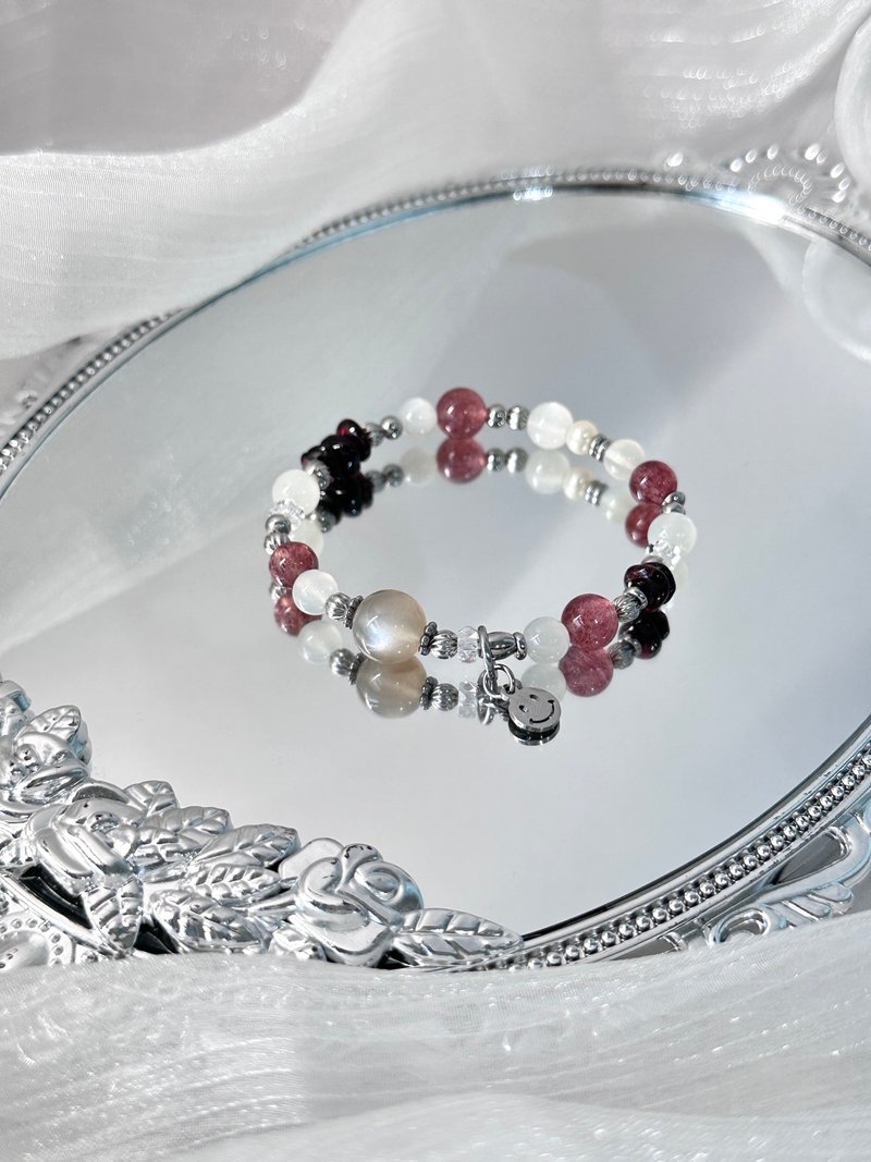 Eating Strawberry Crystal Bracelet on the Moon - Medical Steel/Strawberry Crystal/Grey Moonstone/White Moonlight - สร้อยข้อมือ - คริสตัล สึชมพู