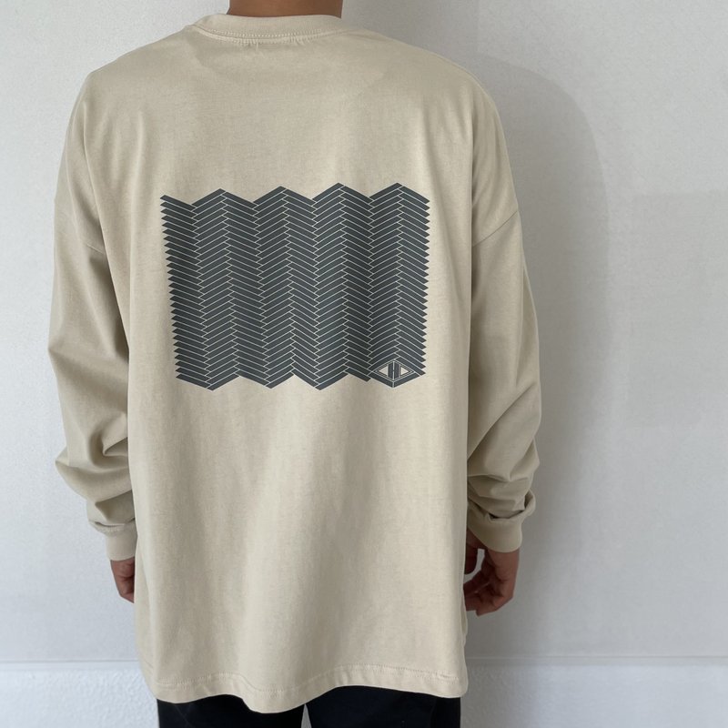 【ユニセックス 】バックプリント ビッグシルエット ロングスリーブTシャツ【サンドベージュ】 - 女 T 恤 - 棉．麻 卡其色