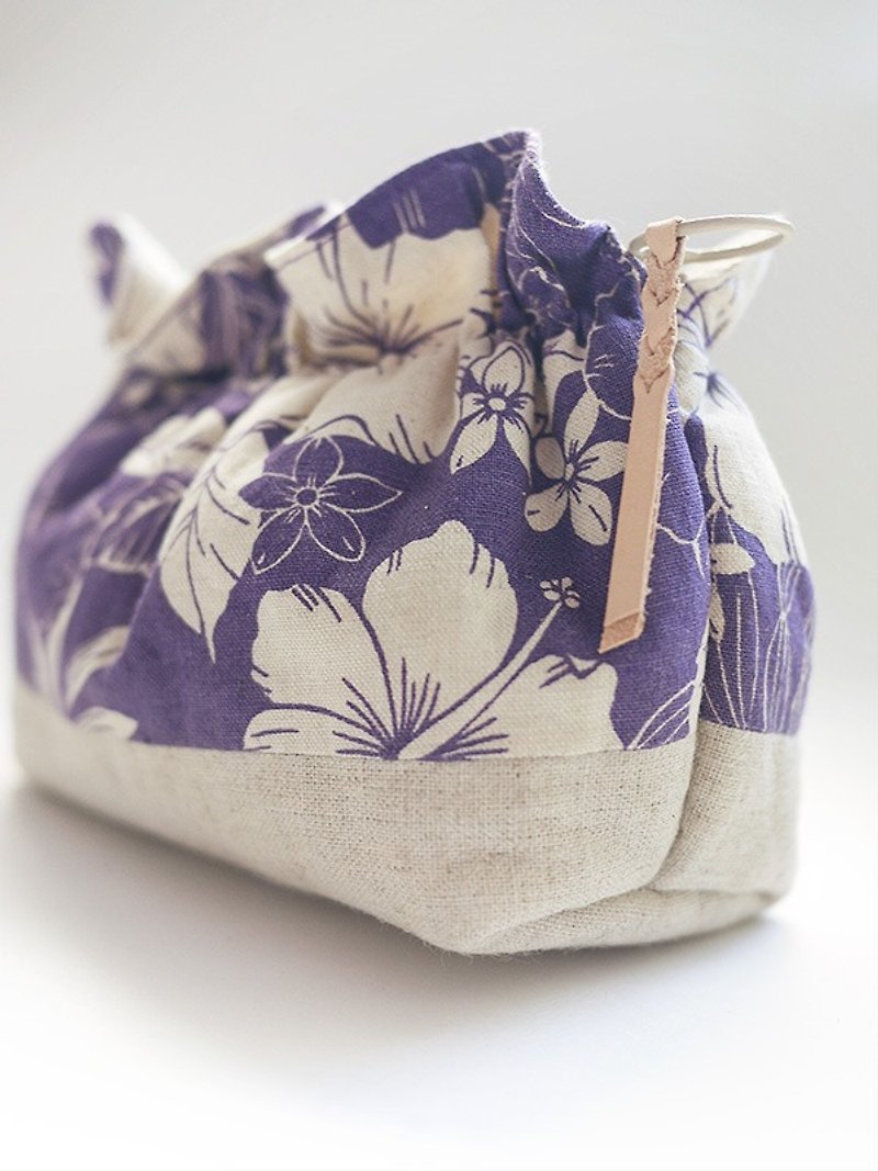 Xia Fusang. purple. Flower purse / storage bag / cosmetic bag / small bag / pouch - กระเป๋าคลัทช์ - ผ้าฝ้าย/ผ้าลินิน สีม่วง