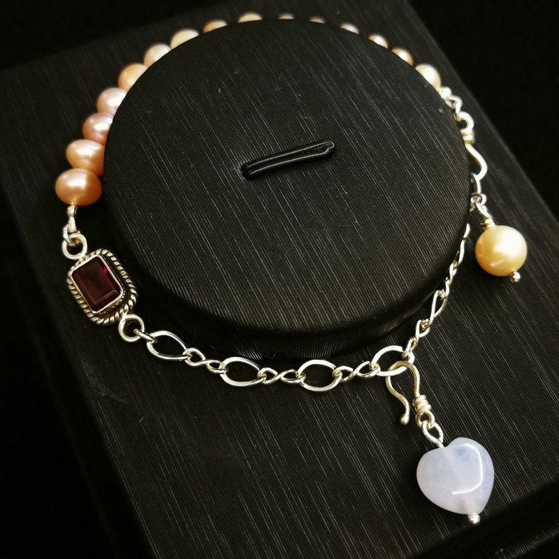 Half Pearl Antique Square Sterling Silver Bracelet - สร้อยข้อมือ - ไข่มุก สีเงิน