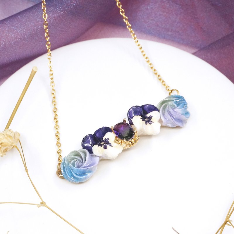 Ombre Rhinestone floral necklace =Flower Piping= Customizable - สร้อยคอ - ดินเหนียว สีน้ำเงิน