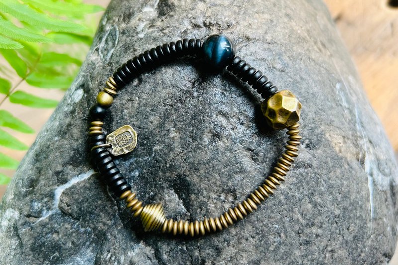 No.8-Original & Blessing | Thin blue Stone stone hammered Bronze beads stacked and matched | Exquisite niche - สร้อยข้อมือ - ทองแดงทองเหลือง 