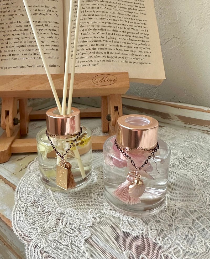 【Lesson.Flowers】Eternal Flower Diffuser Bottle Cultural Coin Birthday Gift Christmas Gift Perfume - เทียน/เทียนหอม - วัสดุอื่นๆ 