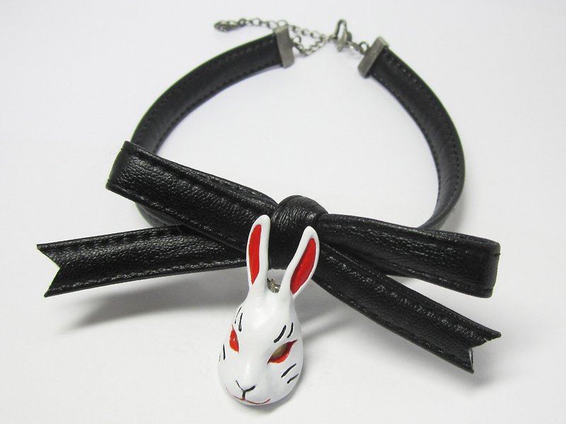 Rabbit face CHORKER resin (white × black) - Necklaces - Plastic Red