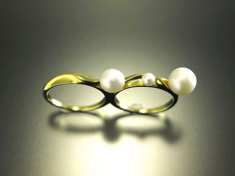 Japan Quality | Double Finger Knuckle Ring Mermaid Brass×Pearl - 戒指 - 其他金屬 金色