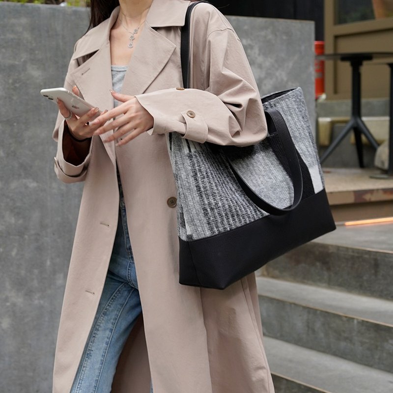 Wool and Leather/Lightweight Large Capacity/Single Shoulder Tote Bag - กระเป๋าแมสเซนเจอร์ - ขนแกะ 