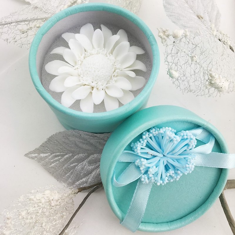 CereiZ Immortal Porcelain Flower・Sun Flower Ceremony - Pottery & Ceramics - Pottery White