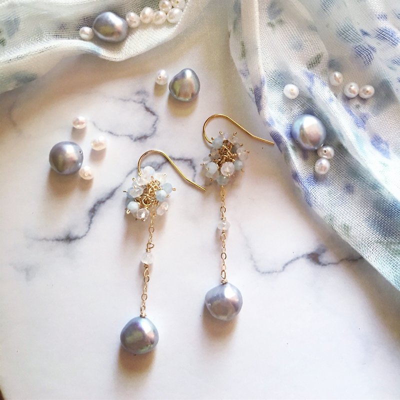 Handmade earrings snowflakes grey pearls - Earrings & Clip-ons - Pearl Gray