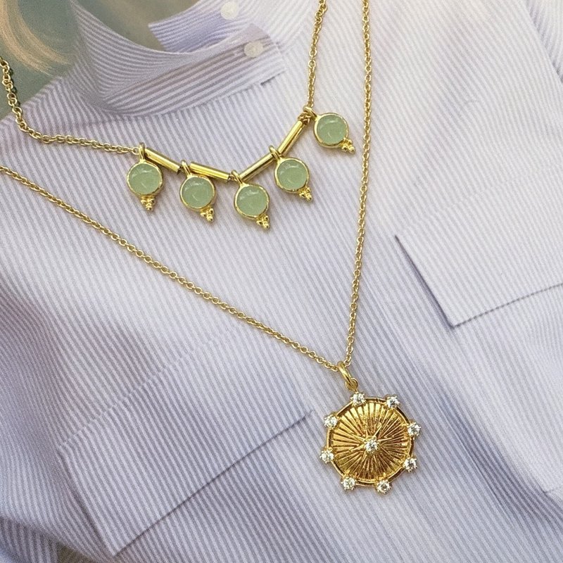 【Design Fest 新品】精緻女子 海藍寶鎖骨鍊 鍍金黃冠短鍊 - 手鍊/手環 - 其他金屬 金色
