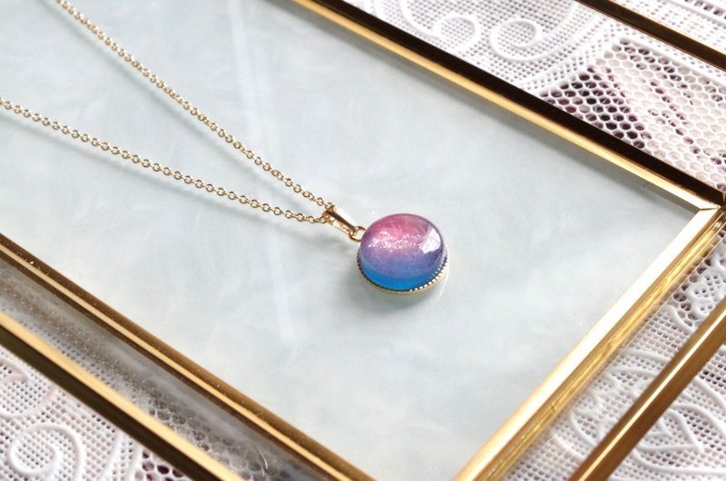 Resin art round pendant Akebono - Necklaces - Other Materials Pink