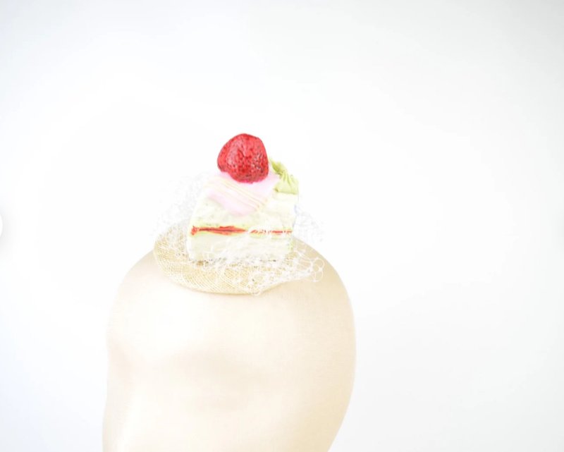 Fascinator Headpiece with Kawaii Strawberry Cupcake and Veil Birthday Party Hat - 髮夾/髮圈 - 其他材質 粉紅色
