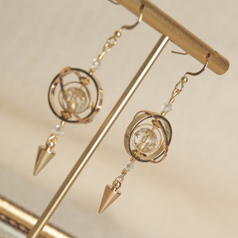 Three-dimensional planet earrings Venus concept color transparent gold engraved stars plated real gold ear needles and Clip-On - ต่างหู - โลหะ สีทอง