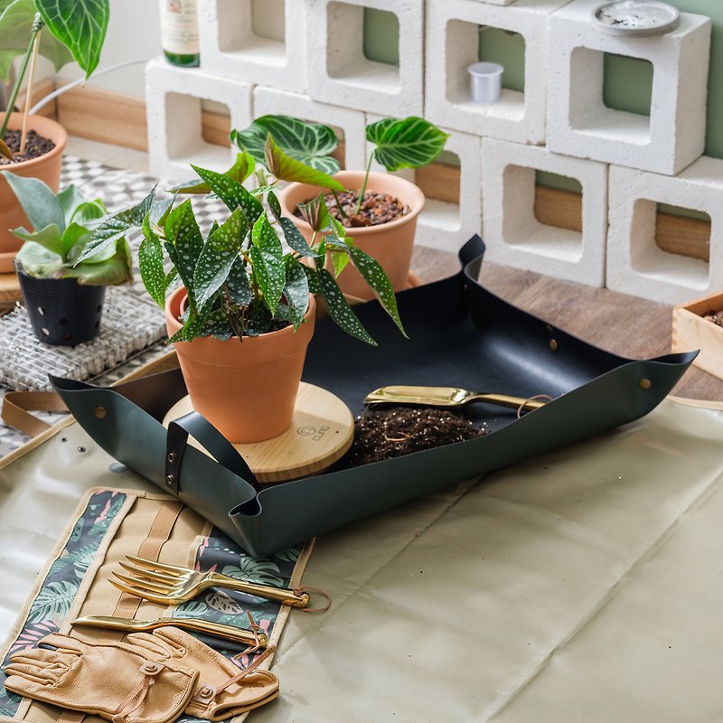 【Cultural Fair Buyer】Creative expo/ black and green imitation leather pot changing pad - ตกแต่งต้นไม้ - หนังเทียม สีดำ