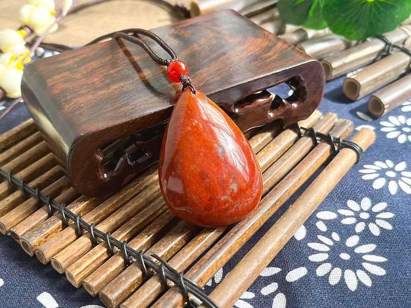 [One thing, one picture] Orphan Liaoning Beipiao Warring States Red Agate Red Onyx Water Drop Pendant Necklace - สร้อยคอ - คริสตัล สีแดง