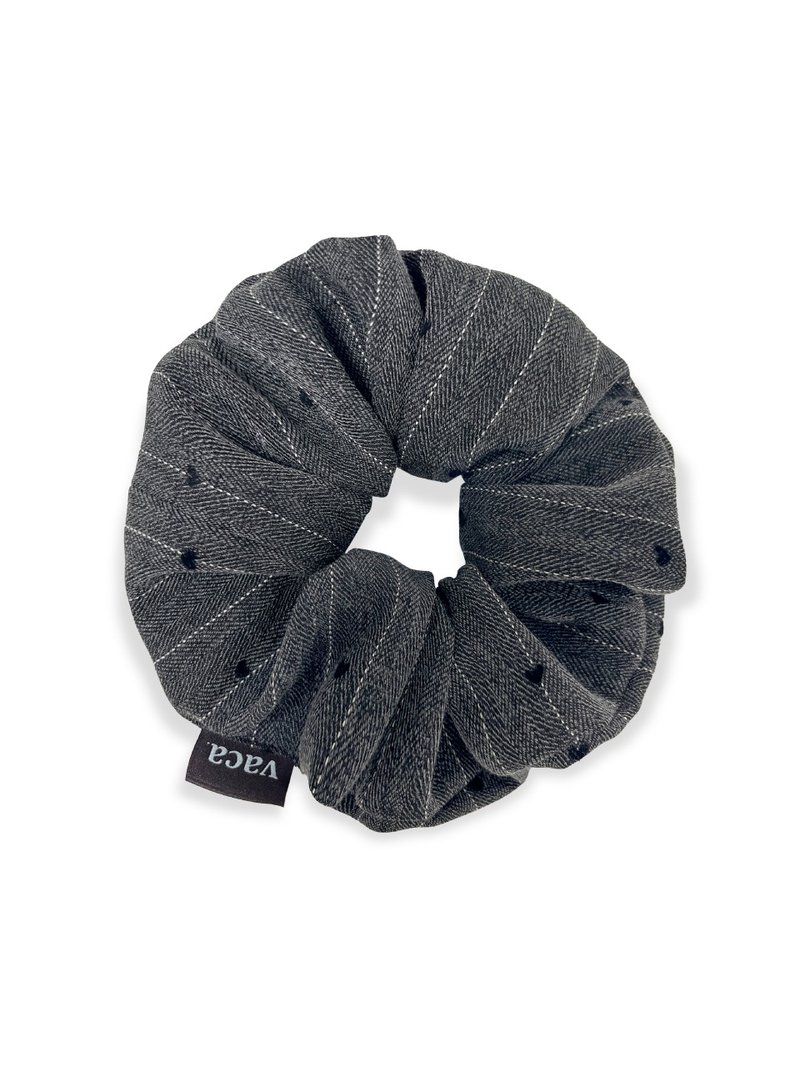 CHARCOAL HEART STRIPE SCRUNCHIE - 髮夾/髮圈 - 棉．麻 灰色