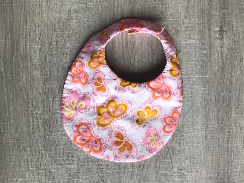 Hand made bib round pocket butterfly flying dance imported cloth double yarn saliva towel custom-made pick embroidery word - Bibs - Cotton & Hemp Pink