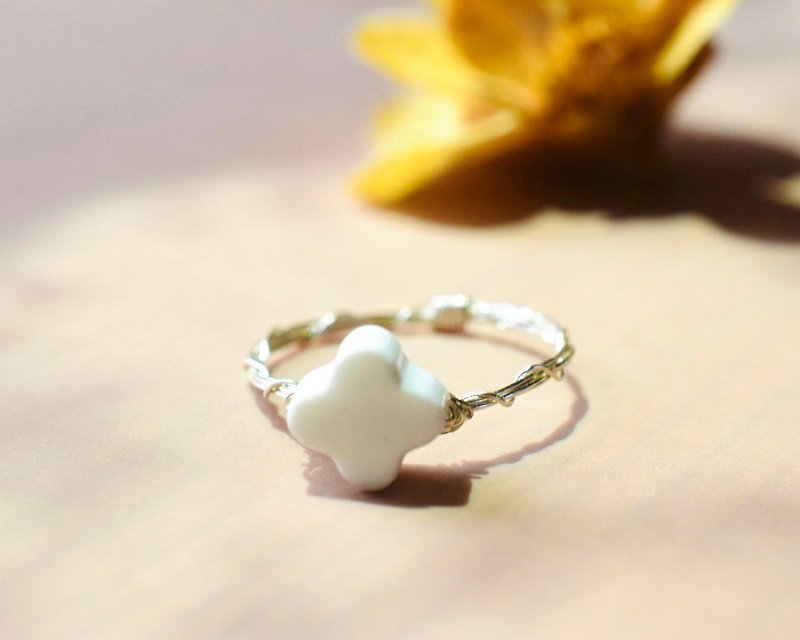 white onyx clover 8mm, winding ring/silver - General Rings - Semi-Precious Stones White