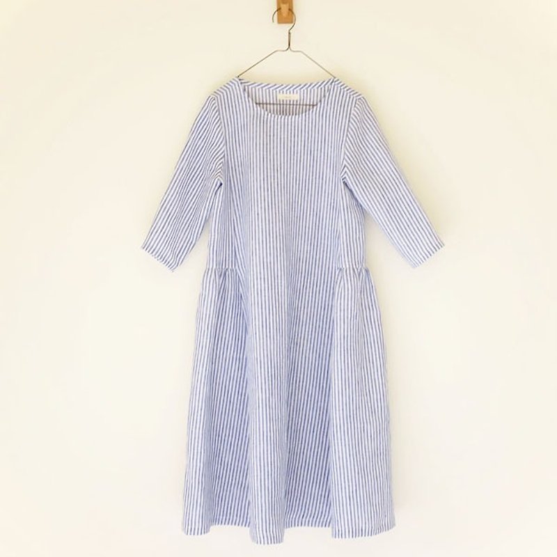 Daily hand service. Classic pinstripe air sense of seven sleeves wide dress, linen - One Piece Dresses - Paper Blue