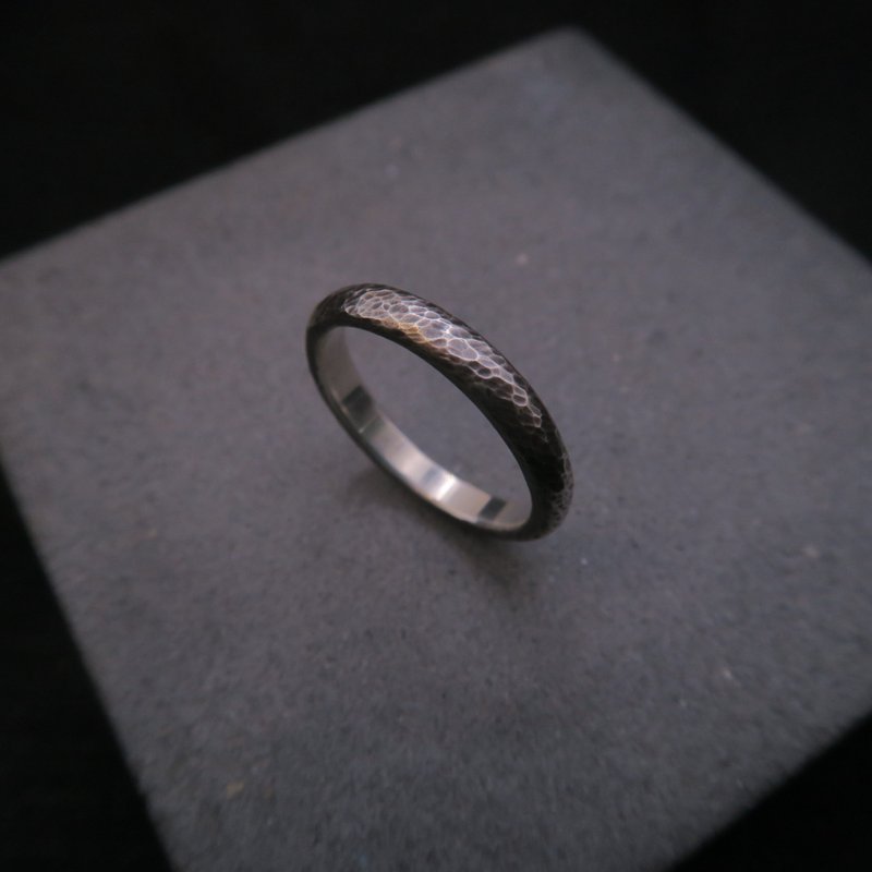 麟(黑) 純銀鍛敲戒指 - 圓弧中性款(寬約3mm/厚約2mm) - 對戒 - 其他金屬 銀色