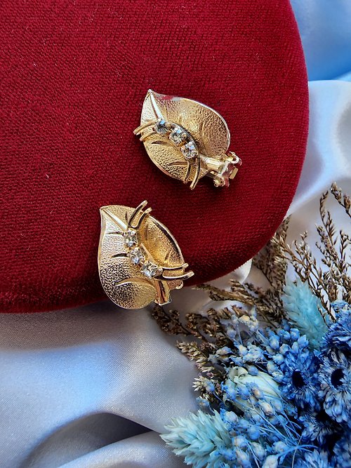 Hale黑爾典藏西洋古董 美國西洋古董飾品 /霧沙金葉流線萊茵夾式耳環/復古首飾