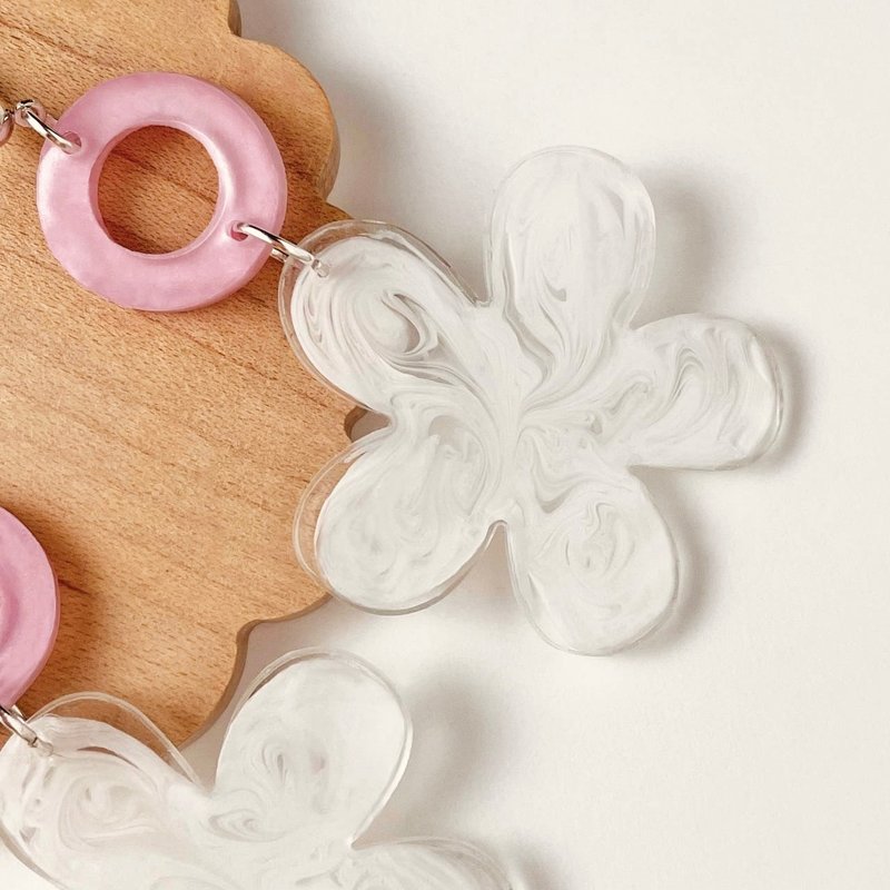 【Flowers and Latte Art】Resin Earrings - ต่างหู - เรซิน ขาว