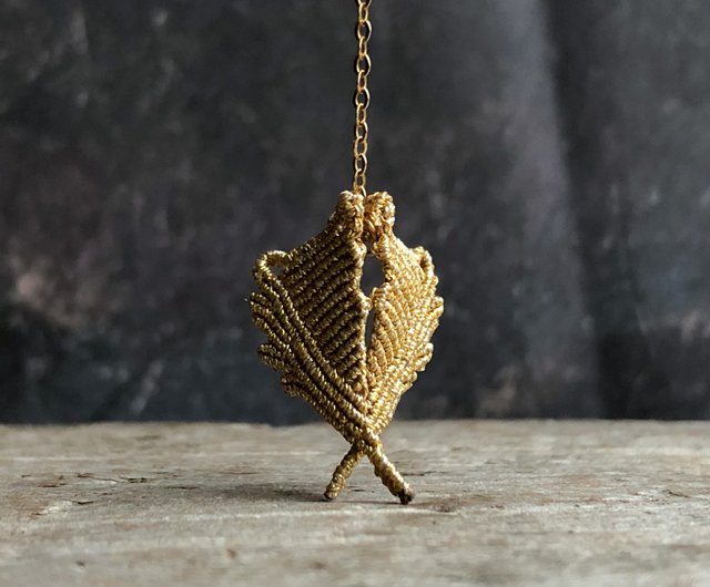 ゴールデン オブシディアン フラワーリーフカービング 14kgfピアス