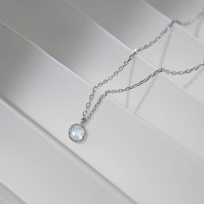 Blue halo moonlight small disc sterling silver necklace | natural stone. Clavicle chain. Moonstone. All-match temperament - Necklaces - Sterling Silver 