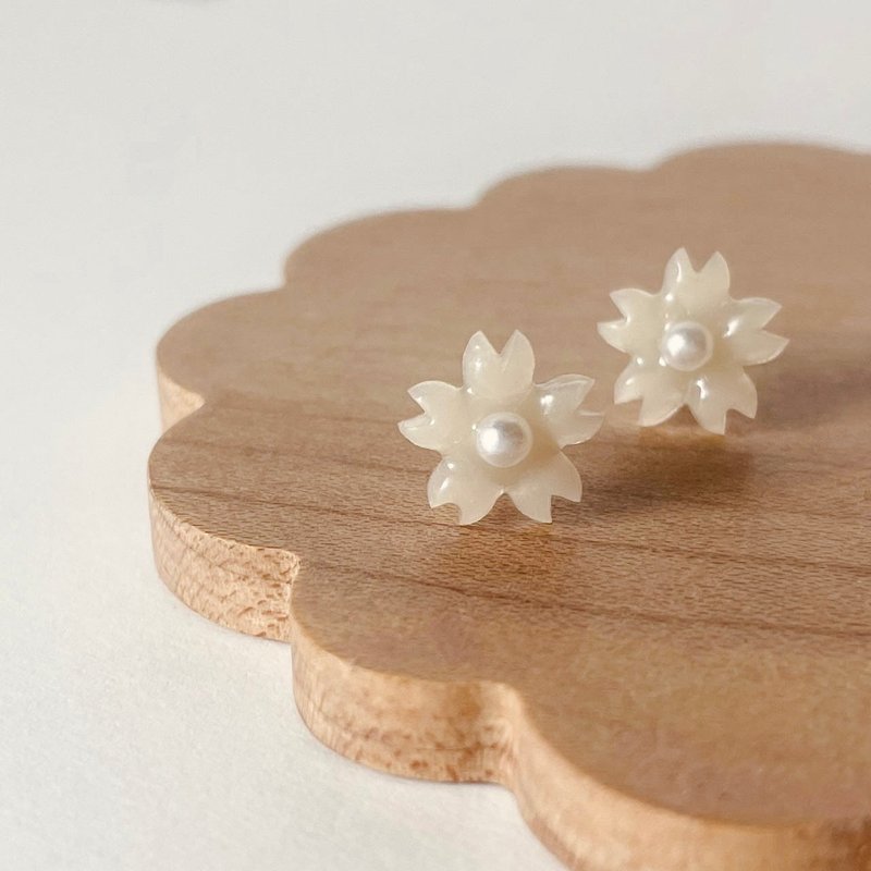 [Elegant Light Yellow Cherry Blossom] Resin Earrings - ต่างหู - เรซิน สีเหลือง