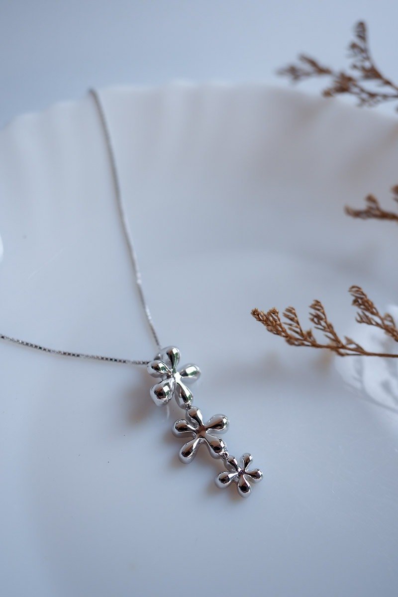 Triple flowers dangle necklace - 項鍊 - 純銀 銀色